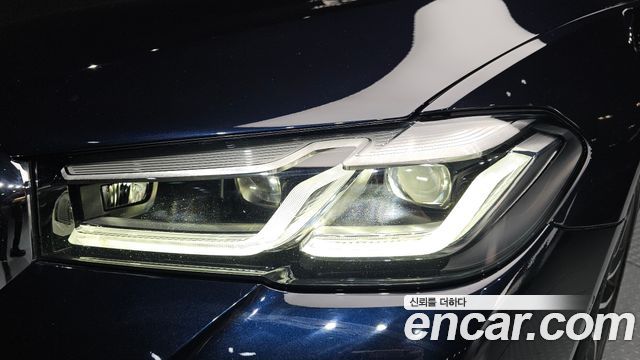 BMW 5-Series 2023 — photo 8