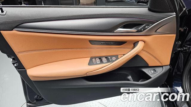BMW 5-Series 2023 — photo 14