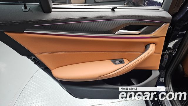 BMW 5-Series 2023 — photo 15