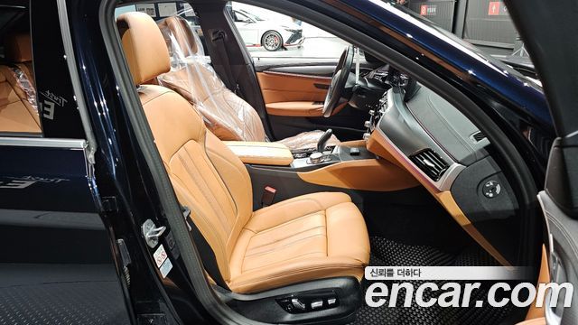 BMW 5-Series 2023 — photo 16
