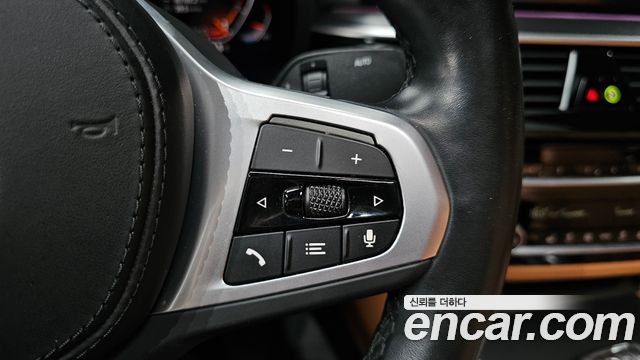 BMW 5-Series 2023 — photo 27