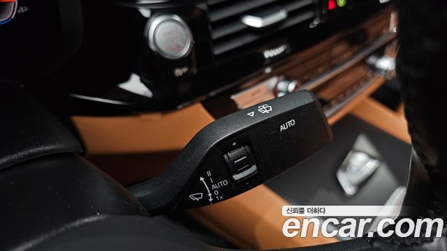 BMW 5-Series 2023 — photo 30