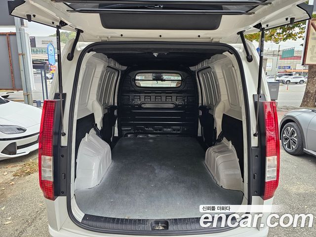 Hyundai Staria 2022 — photo 8