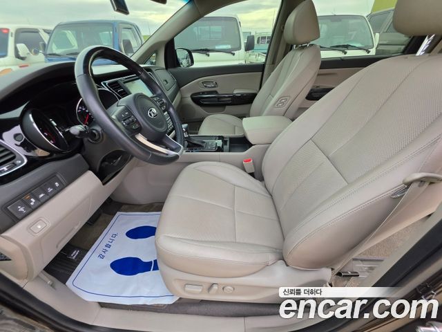 Kia Canival 2018 — photo 11