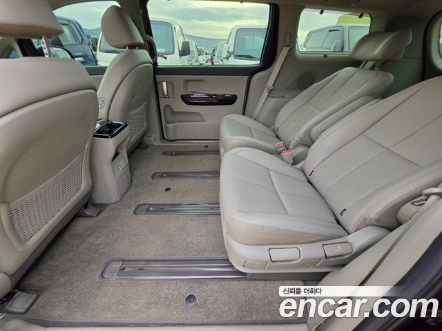 Kia Canival 2018 — photo 12
