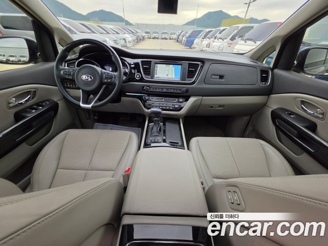 Kia Canival 2018 — photo 19