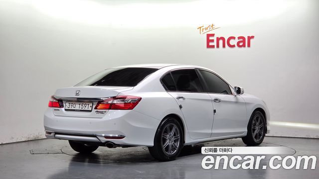Honda Accord 2017 — photo 2