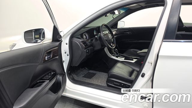 Honda Accord 2017 — photo 13