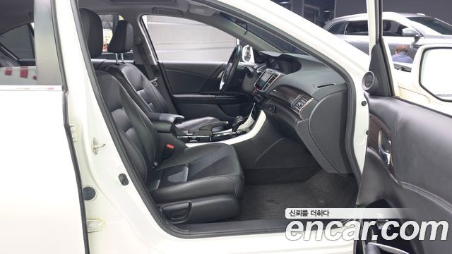 Honda Accord 2017 — photo 17