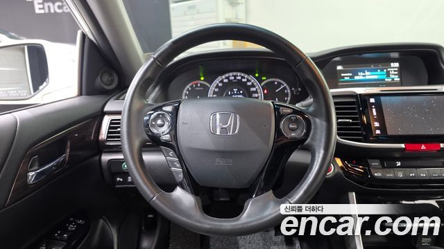 Honda Accord 2017 — photo 19