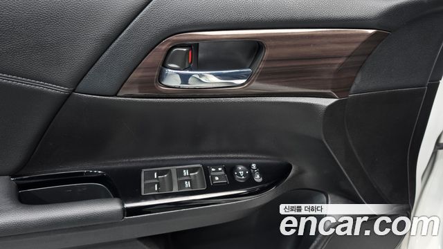 Honda Accord 2017 — photo 22