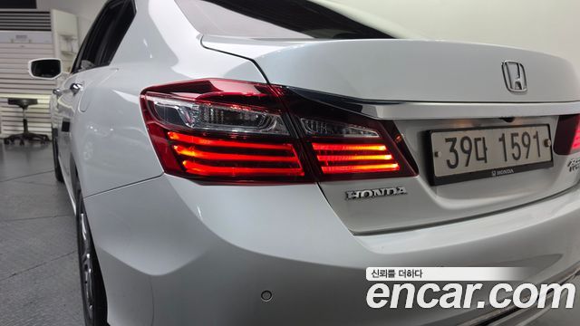 Honda Accord 2017 — photo 9