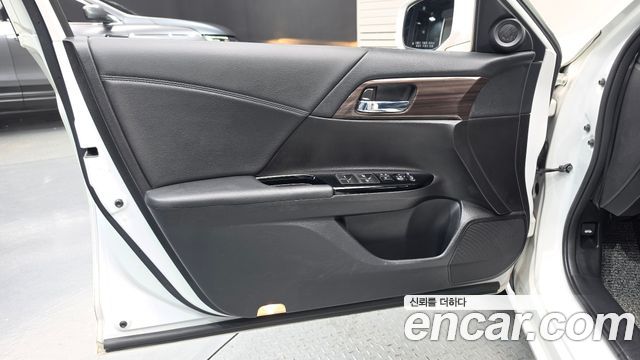 Honda Accord 2017 — photo 14