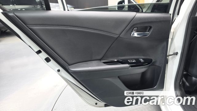 Honda Accord 2017 — photo 15