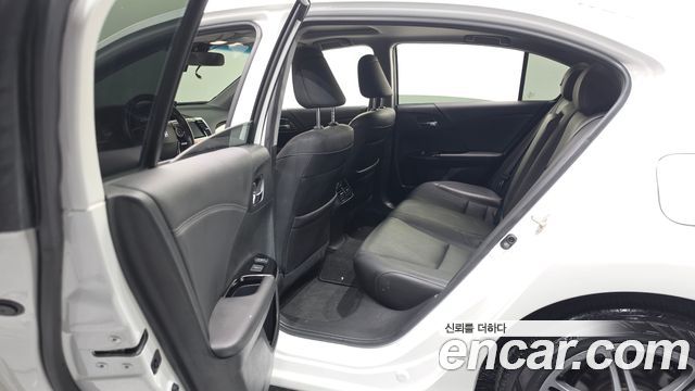 Honda Accord 2017 — photo 16