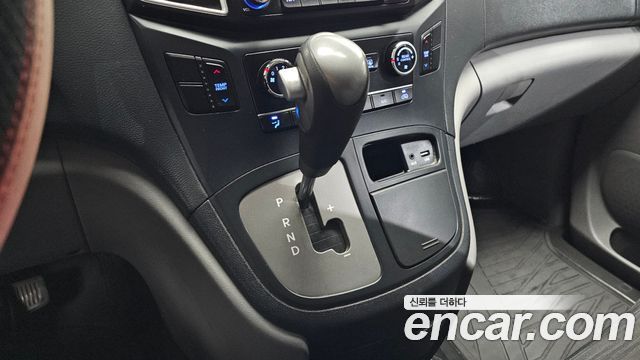 Hyundai Starex 2017 — photo 9