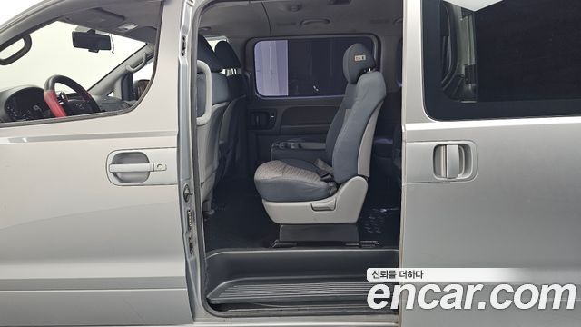 Hyundai Starex 2017 — photo 12