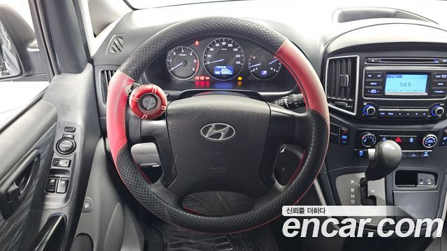 Hyundai Starex 2017 — photo 13