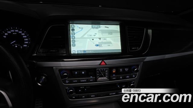 Genesis G80 2018 — photo 21