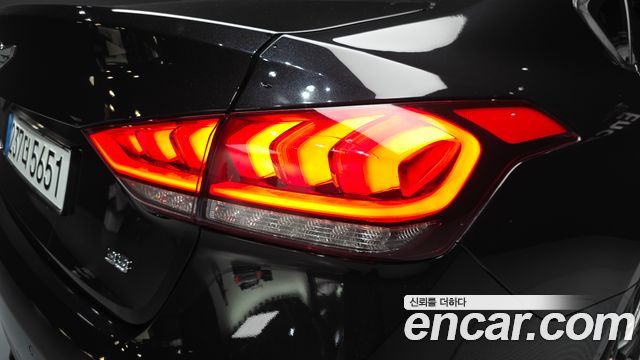 Genesis G80 2018 — photo 9