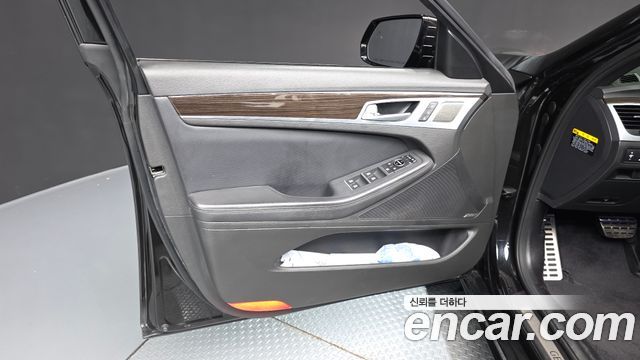 Genesis G80 2018 — photo 14