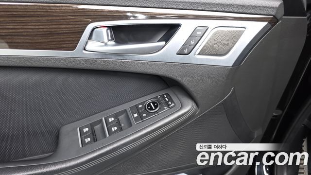 Genesis G80 2018 — photo 32