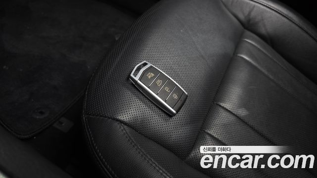 Genesis G80 2018 — photo 33