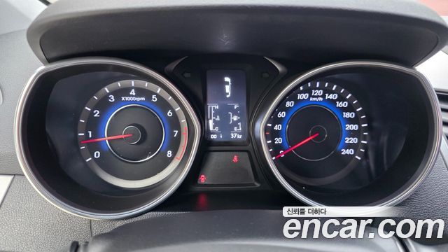 Hyundai AVANTE 2015 — photo 8