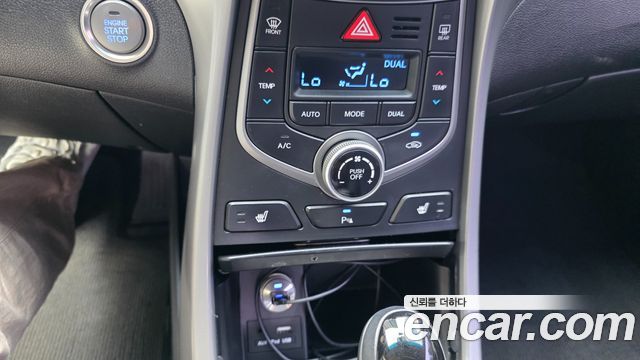 Hyundai AVANTE 2015 — photo 9