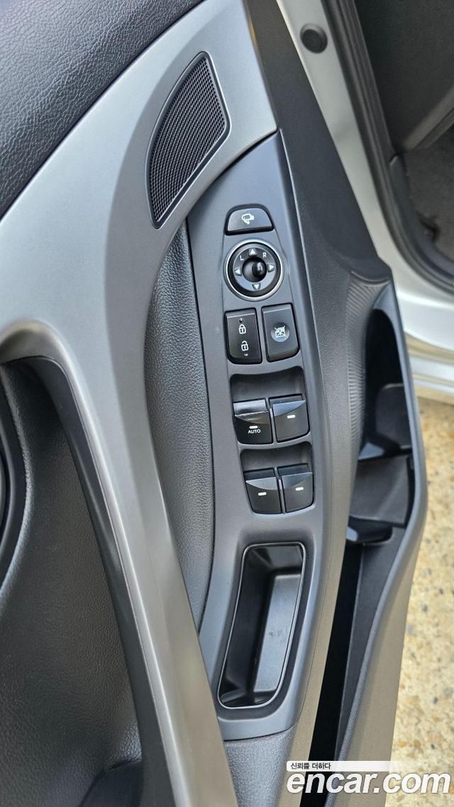 Hyundai AVANTE 2015 — photo 15