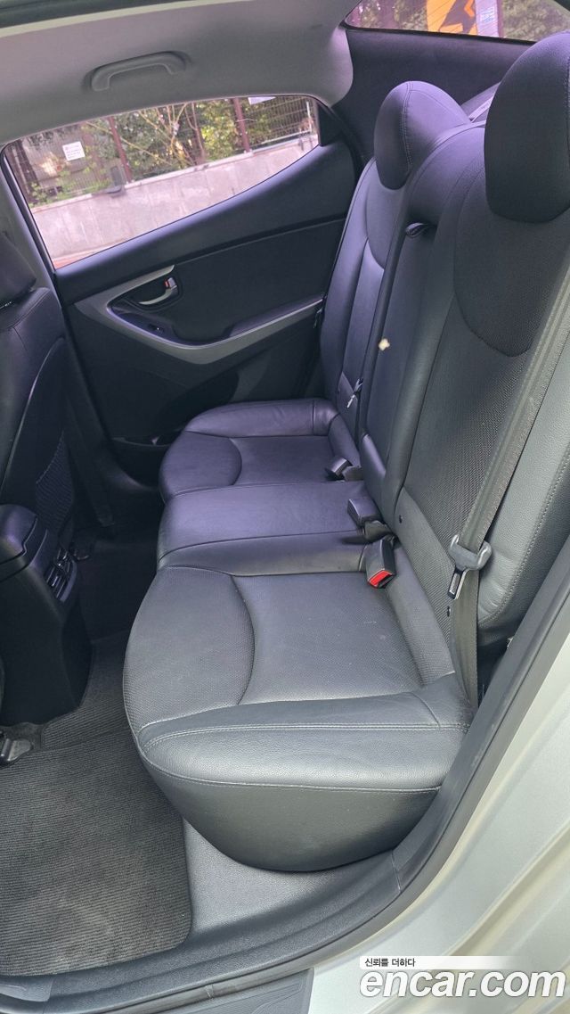 Hyundai AVANTE 2015 — photo 16