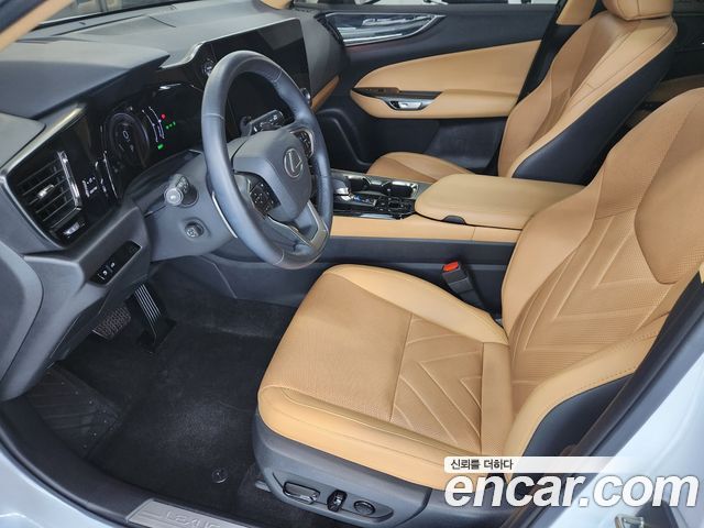 Lexus NX 2025 — photo 10