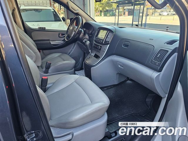 Hyundai Starex 2018 — photo 12