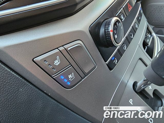 Hyundai Starex 2018 — photo 15
