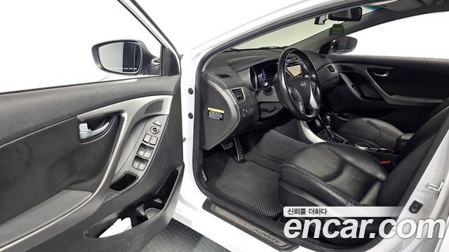 Hyundai AVANTE 2015 — photo 13
