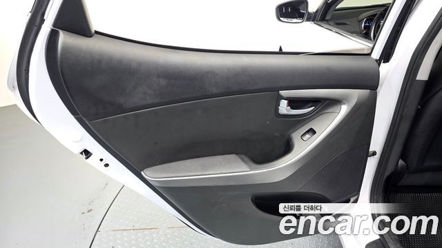 Hyundai AVANTE 2015 — photo 15