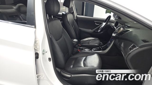 Hyundai AVANTE 2015 — photo 16