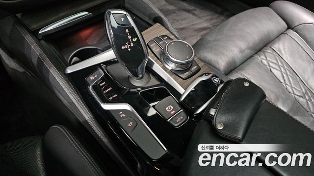 BMW 5-Series 2018 — photo 9