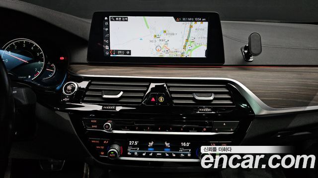 BMW 5-Series 2018 — photo 12