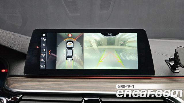 BMW 5-Series 2018 — photo 13