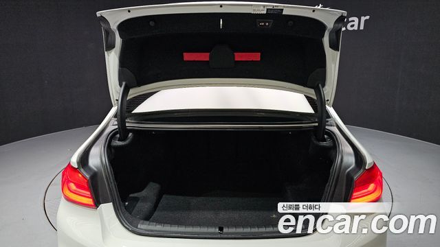 BMW 5-Series 2018 — photo 20