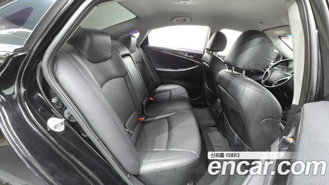 Hyundai Sonata 2012 — photo 18
