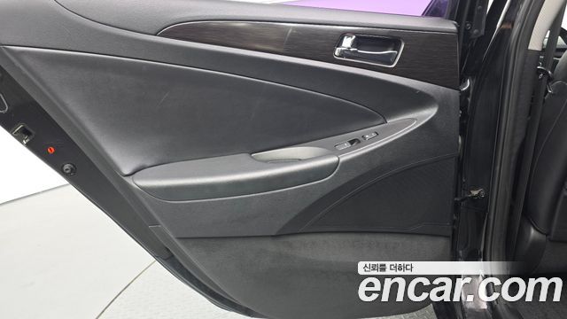 Hyundai Sonata 2012 — photo 15