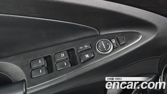 Hyundai Sonata 2012 — photo 30