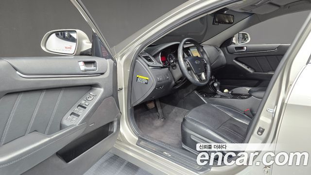 Kia K7 2012 — photo 10