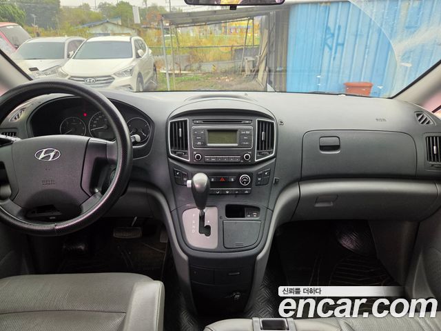 Hyundai Starex 2017 — photo 11