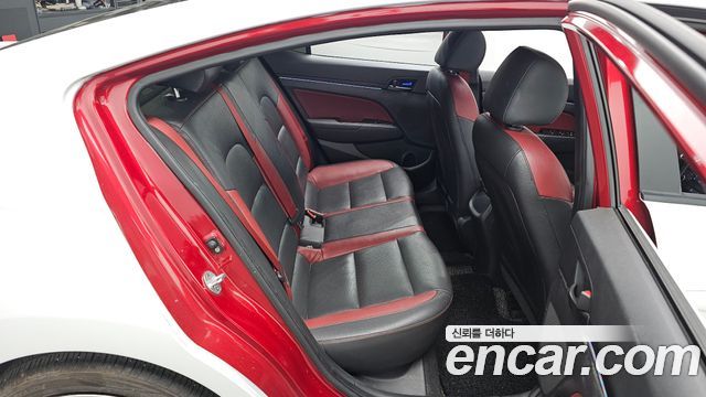 Hyundai AVANTE 2017 — photo 11