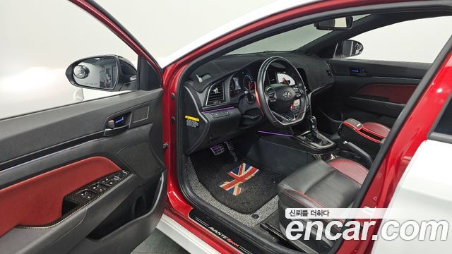 Hyundai AVANTE 2017 — photo 12
