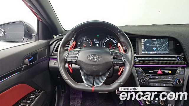Hyundai AVANTE 2017 — photo 13