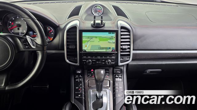 Porsche Cayenne 2013 — photo 14